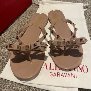 Valentino Garavani RUBBER ROCKSTUD THONG